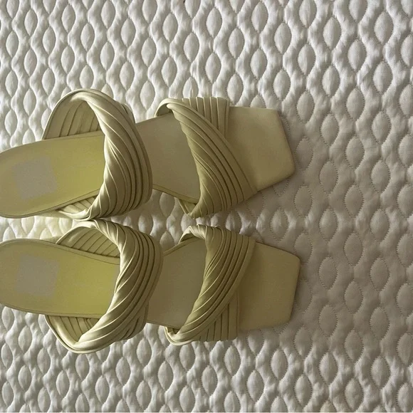 Dolce Vita Altin Stella Slip On Block Heels In Butter Yellow - Picture 5 of 9